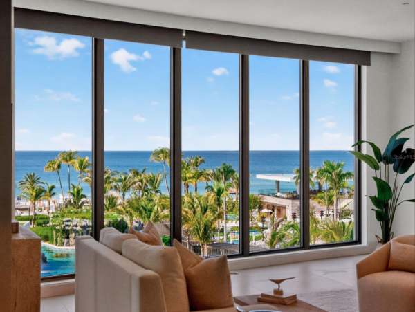 Coastal Luxury Retreat in Longboat Key - 2-Bedroom Condo Stunning Views
